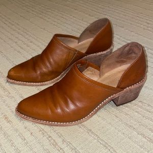 Madewell leather mules // d’Orsay shoe // size 7-7.5 // stacked heel